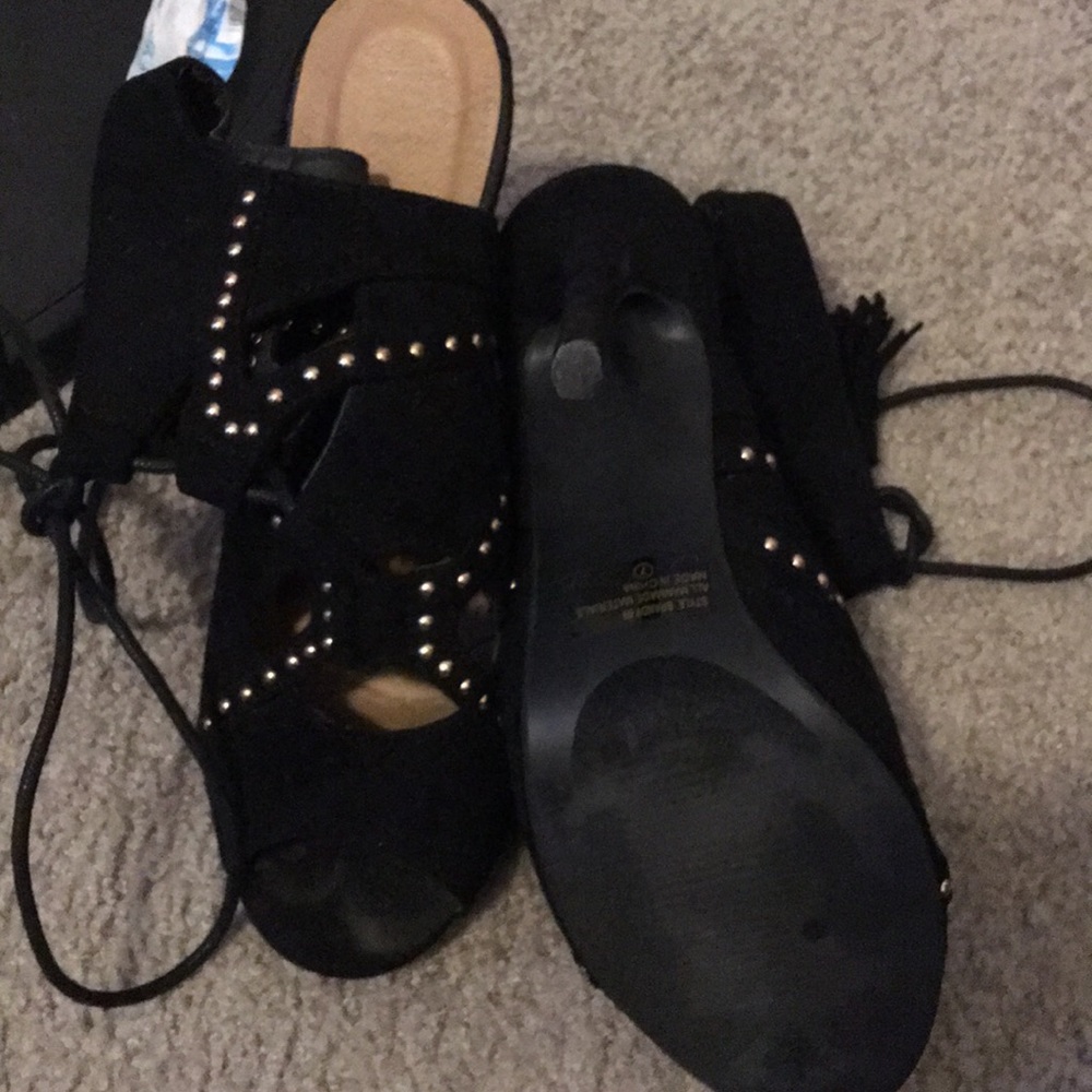 Heels - Picture 3 of 3